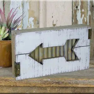 Cut Out Arrow w/Metal Pallet Sign